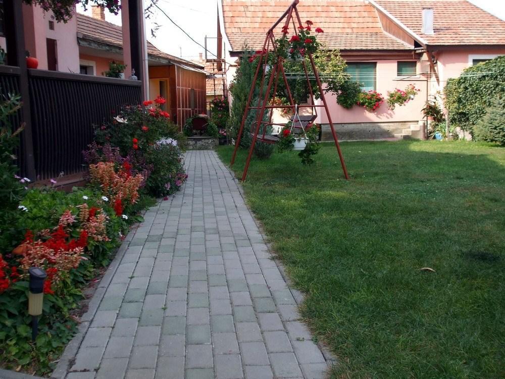 Lugas Szallas Jaszbereny Exterior photo
